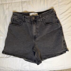 Hollister Ultra High Rise 90’s Shorts